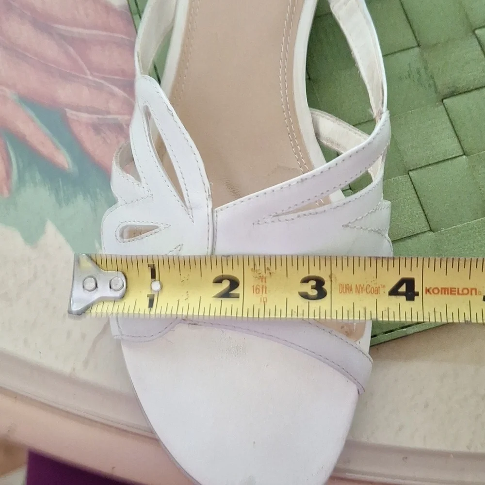 Naturalizer Women's White 8M Sandals